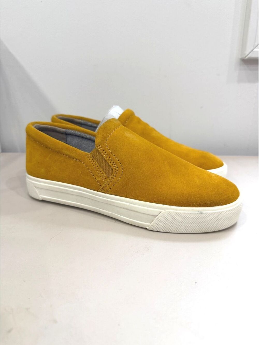 Naturalizer Aileen Mustard Yellow Slip-On Sneakers Size 5